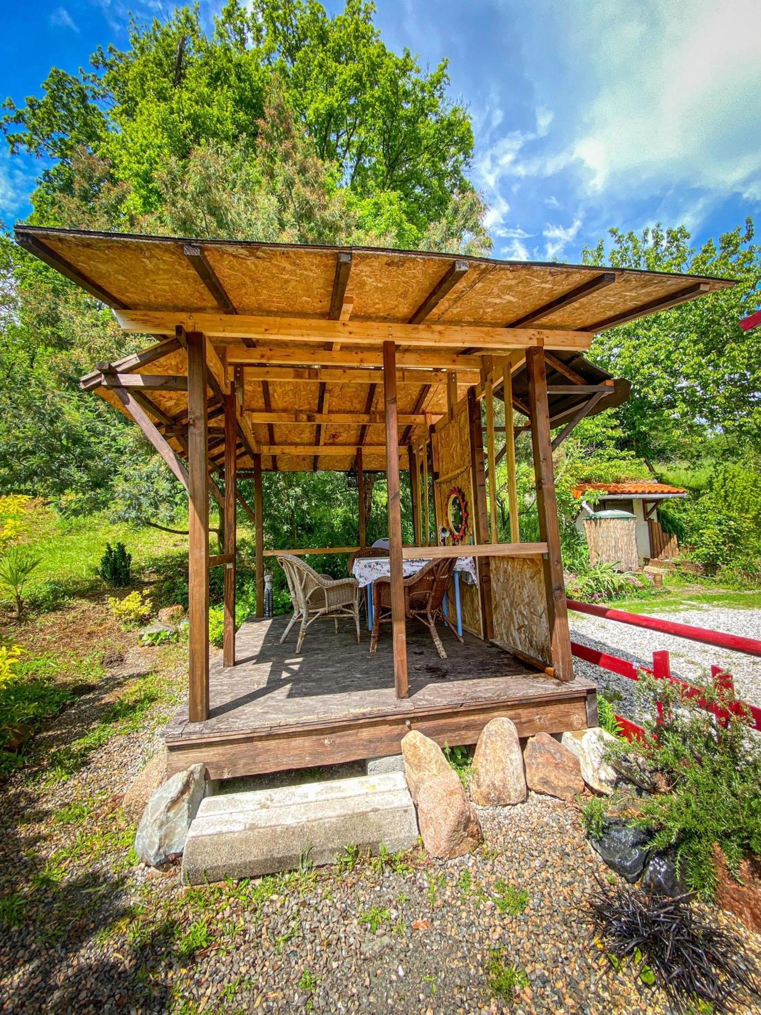 Ryokan Lankana Exideuil-sur-Vienne Екстериор снимка