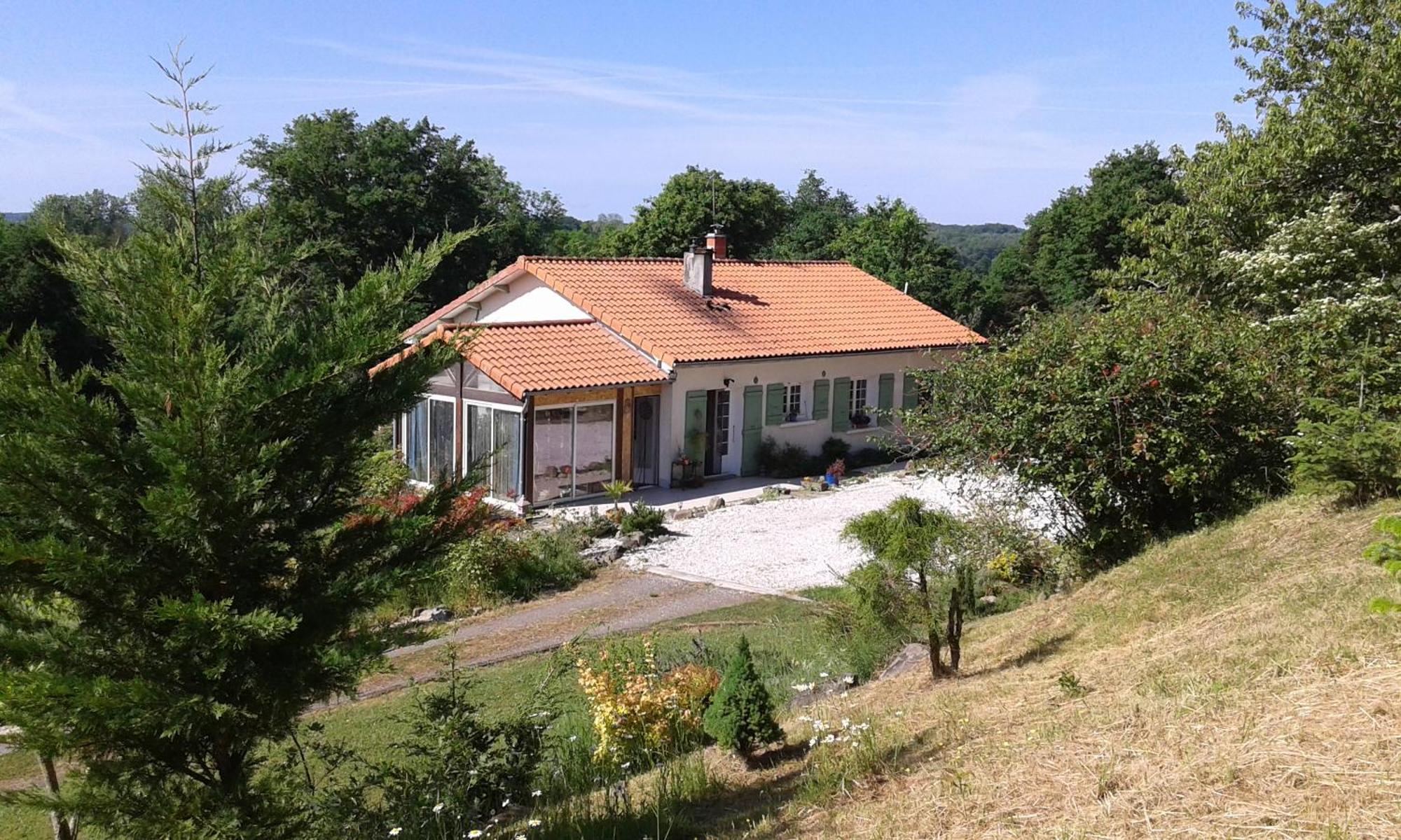 Ryokan Lankana Exideuil-sur-Vienne Екстериор снимка